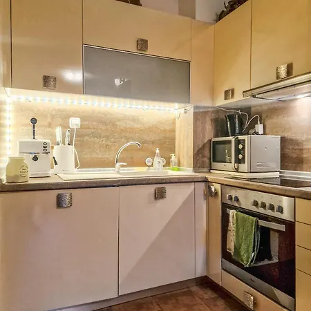 Cozy 2-bedroom With Parking In Old By Flat Mаnager Apartamento