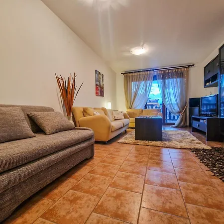 Cozy 2-bedroom With Parking In Old By Flat Mаnager *