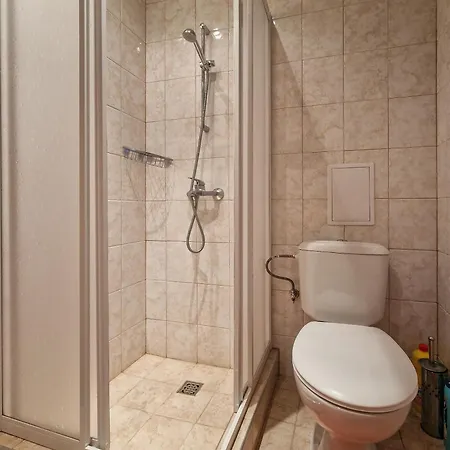 아파트 Cozy 2-bedroom With Parking In Old By Flat Mаnager 반스코