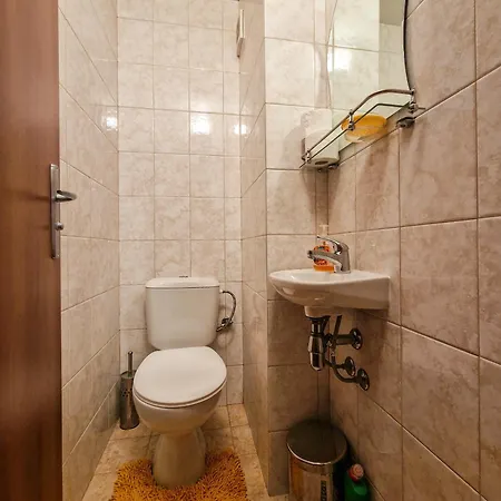 Cozy 2-bedroom With Parking In Old By Flat Mаnager 아파트 *