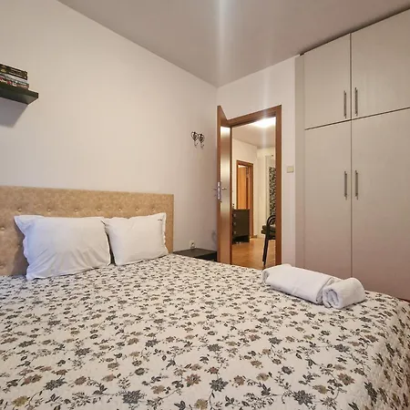 Cozy 2-bedroom With Parking In Old By Flat Mаnager