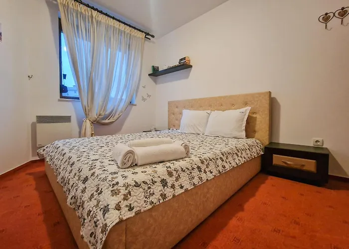 Cozy 2-bedroom With Parking In Old By Flat Mаnager