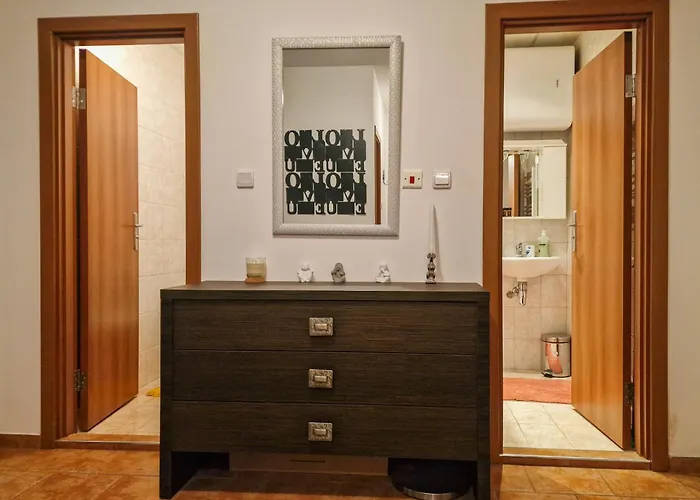 Cozy 2-bedroom With Parking In Old By Flat Mаnager アパート *