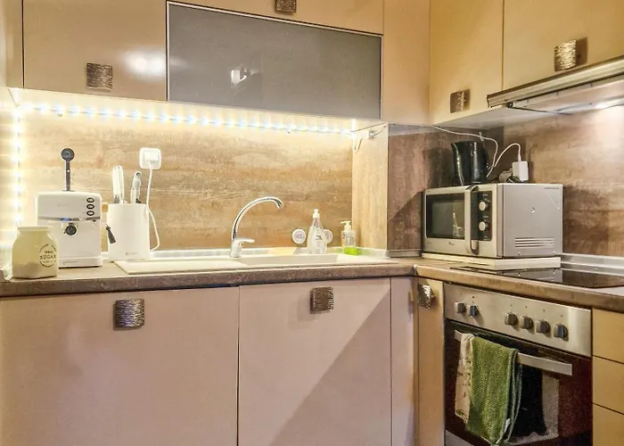 Cozy 2-bedroom With Parking In Old By Flat Mаnager Apartament