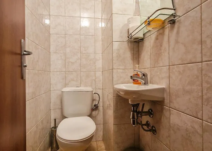 Cozy 2-bedroom With Parking In Old By Flat Mаnager アパート *