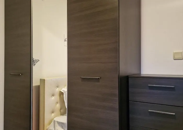 Cozy 2-bedroom With Parking In Old By Flat Mаnager アパート バンスコ