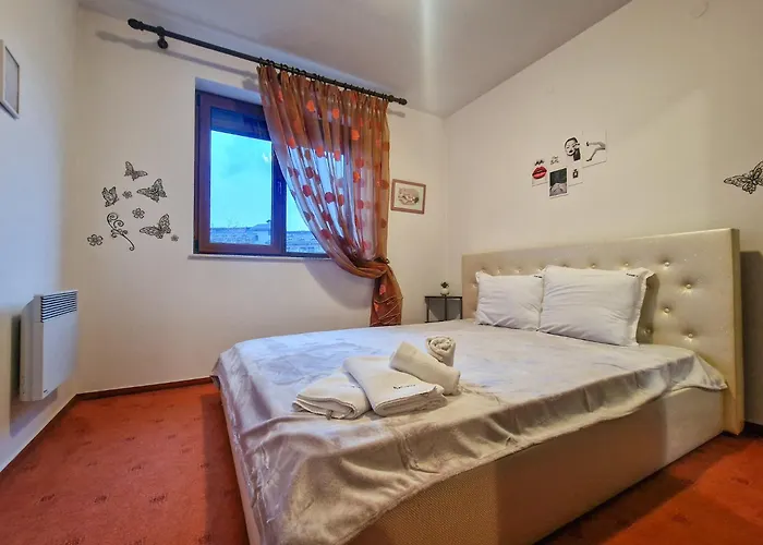 Cozy 2-bedroom With Parking In Old By Flat Mаnager *