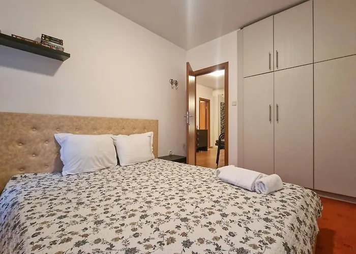 Cozy 2-bedroom With Parking In Old By Flat Mаnager